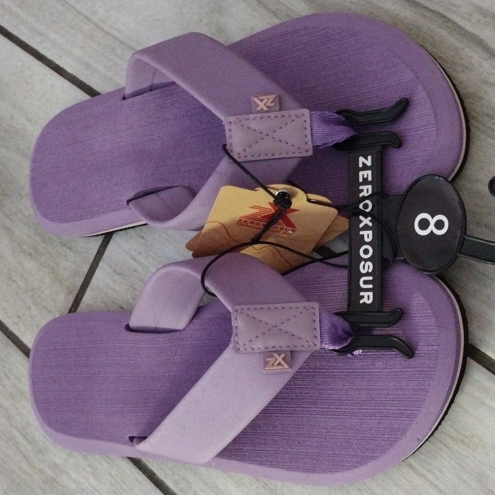 NWT ZeroXposur Women's Lavender Berry Flip Flop Sandals